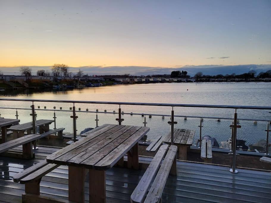 7 Lakes Breaks At 7 Lakes Country Park Crowle  Экстерьер фото
