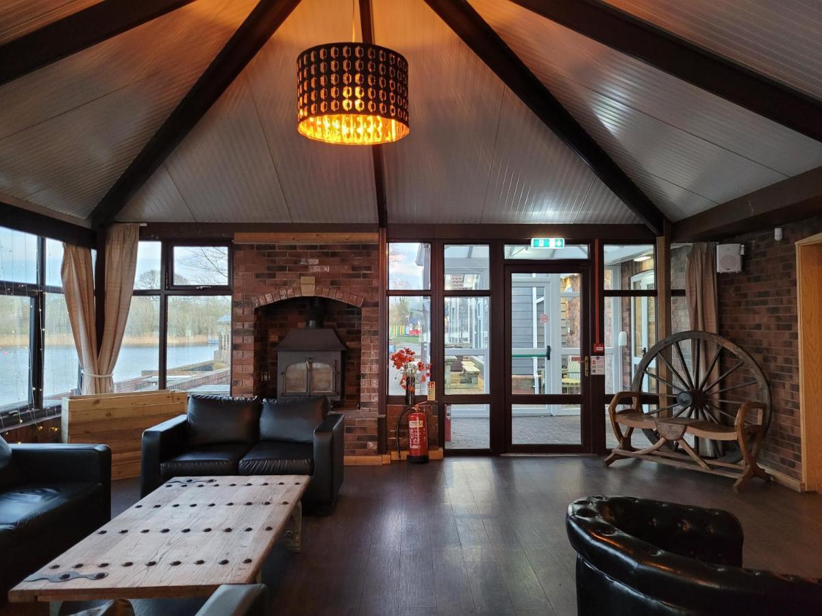 7 Lakes Breaks At 7 Lakes Country Park Crowle  Экстерьер фото