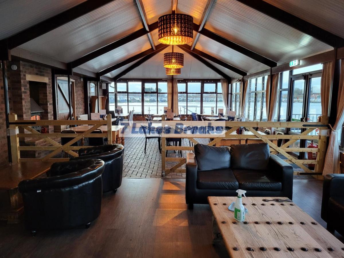 7 Lakes Breaks At 7 Lakes Country Park Crowle  Экстерьер фото