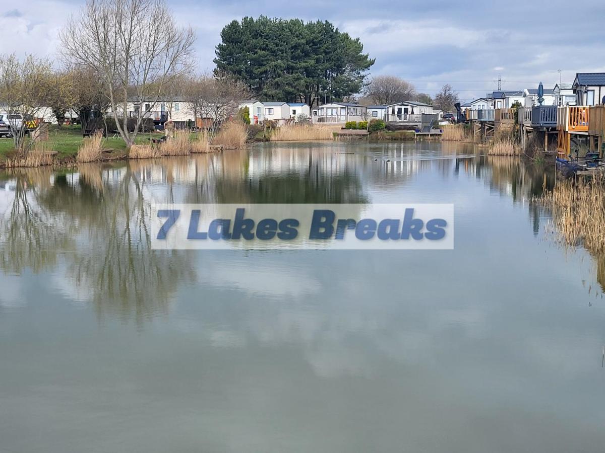 7 Lakes Breaks At 7 Lakes Country Park Crowle  Экстерьер фото